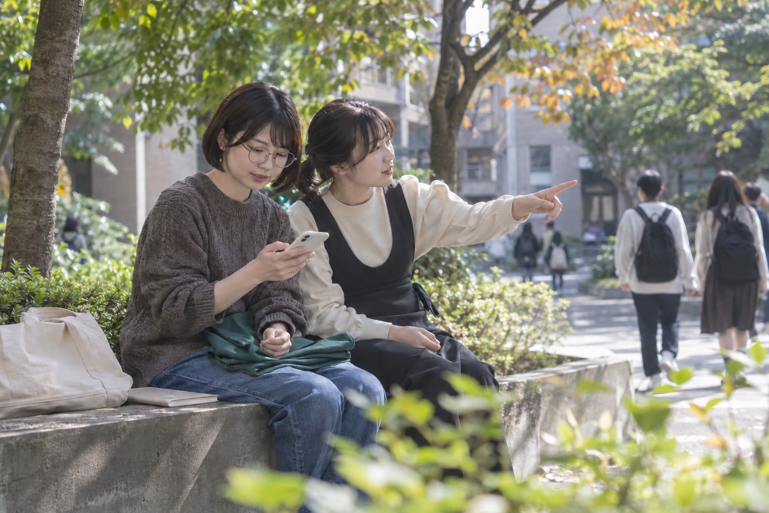 学内の中庭でカフェの勤務予定を確かめる学生。AI生成のイメージで、実際の画面・事例・提供内容を示すものではありません。